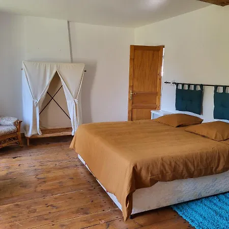 Domaine De La Sarrotte Bed & Breakfast Saugon