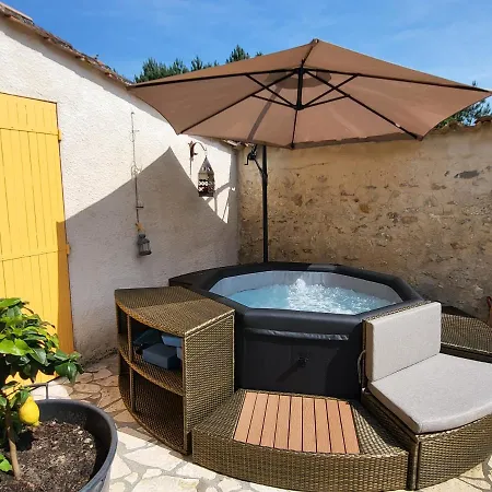 Bed & Breakfast Domaine De La Sarrotte Saugon