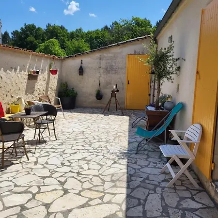 Bed & Breakfast Domaine De La Sarrotte 3*