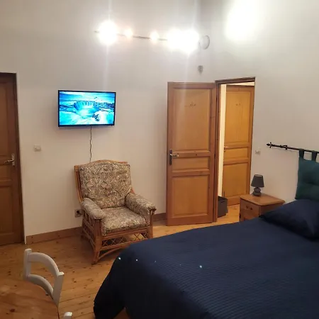 Domaine De La Sarrotte Bed & Breakfast Saugon