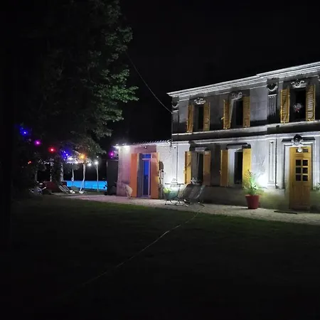 Bed & Breakfast Domaine De La Sarrotte 3*