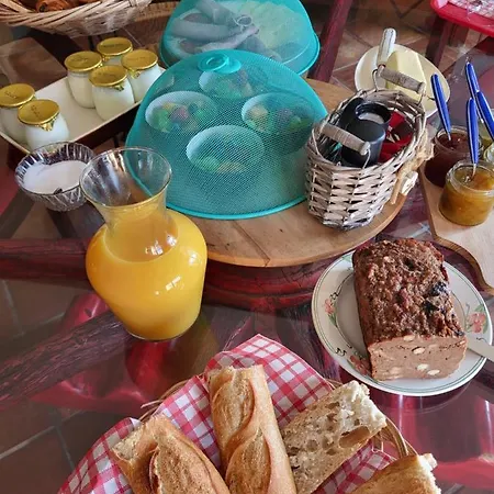 Domaine De La Sarrotte Bed & Breakfast Saugon