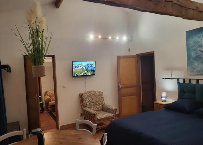 Bed & Breakfast Domaine De La Sarrotte Saugon